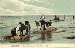 CPA Bernieres Constructions de Forts sur la Plage Enfants