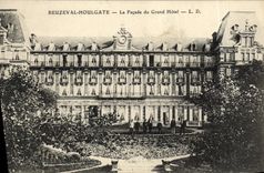 VINTAGE POSTCARD Beuzeval Houlgate the Frontage of the Large Hotel