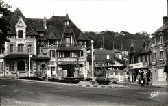 CPM Blonville sur Mer Les Poste et l Hotel de Ville
