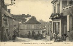 CPA Cambremer Entree du Bourg Attelage Cheval