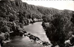 CPM Clecy Le Rocher des Paracs et l Orne