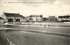 VINTAGE POSTCARD Courseulles On Sea the Large Park With oysters