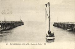 VINTAGE POSTCARD Courseulles On Sea Vessel Fishing