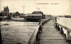 VINTAGE POSTCARD Courseulles Piers