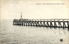 CPA Courseulles Sur Mer La jetee