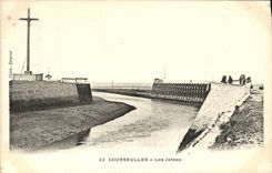 CPA Courseulles les Jetees