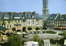 CPM Conde Sur Noireau La Place du Marche Vers L eglise