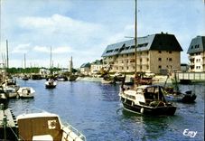 MODERN CARD Courseulles On Sea the channel Boats