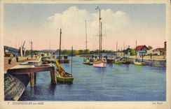 VINTAGE POSTCARD Courseulles On Sea the Port Boats