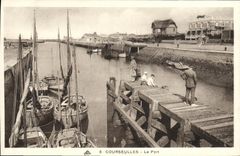 CPA Courseulles Le Port Bateaux