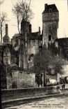 CPA Chateau du Calvados Chateau fort Creully Le Donjon Personnage chargeant de l eau au puits Cheval 