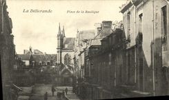 VINTAGE POSTCARD Delivrande Places Basilica