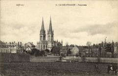 VINTAGE POSTCARD Delivrande Panorama Cows