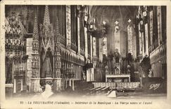 CPA La Delivrande Interieur de la Basilique La Vierge noire et l Autel