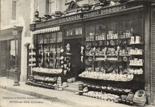 VINTAGE POSTCARD Divine on Sea Earthenware and potteries Normans Grandin TOP