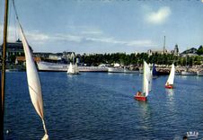 CPM Deauville Le Bassin des Yachts et les voiliers Bateaux