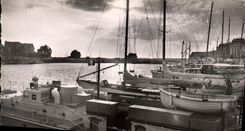 CPM Deauville Trouville Crepuscule sur le Bassin des Yachts Bateaux