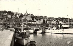 CPM Deauville Plage Fleurie Le Bassin des Yachts