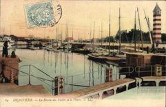 CPA Deauville Le Bassin des Yachts et le phare