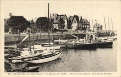 CPA Deauville Plage Fleurie Le Bassin des Yachts Bateaux