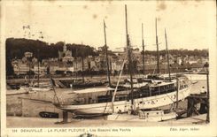 CPA Deauville Plage Fleurie Le Bassin des Yachts Bateaux