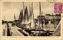 CPA Deauville Plage Fleurie Le Bassin des Yachts Bateaux