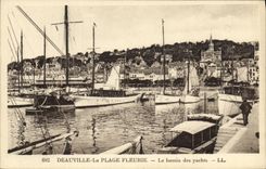 CPA Deauville Plage Fleurie Le Bassin des Yachts Bateaux
