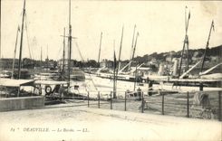 CPA Deauville Le Bassin Bateaux