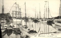 CPA Deauville Le Bassin Bateaux