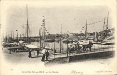 CPA Deauville Sur Mer Les Bassins Bateaux