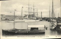 CPA Deauville Plage Fleurie Le Bassin des Yachts Bateaux