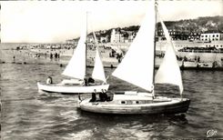 CPA Deauville Plage Fleurie Les Yachts et la Plage Bateaux