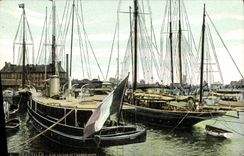 CPA Deauville Plage Fleurie Les Yachts et la Plage Bateaux