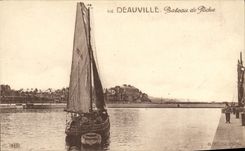 CPA Deauville Bateau de peche 