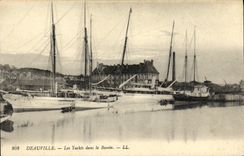 CPA Deauville Les Yachts dans le Bassin Bateau