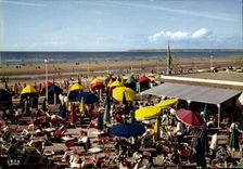 CPM Deauville Plage Fleurie Le Bar du Soleil et la plage 