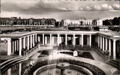 CPM Deauville La Plage Fleurie Le Casino le Normandy Hotel et l etablissement de bains 