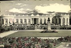 CPM Deauville Plage Fleurie Le Casino et les jardins 