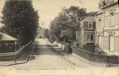 CPA Deauville Le grand Hotel et la Rue des Villas