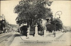 CPA Deauville La Plage Fleurie Monument D le Hoc