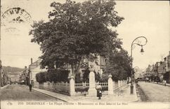 VINTAGE POSTCARD Deauville the Flowered Beach Desired Monument and Street Hoc