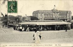 CPA Deauville La Plage Fleurie La Patisserie et L Hotel Royal