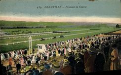 CPA Deauville Pendant la Course Hippisme Chevaux