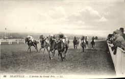 CPA Deauville L Arrivee du Grand Prix Hippisme Chevaux