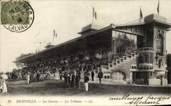 CPA Deauville Les Courses Les tribunes Hippisme Chevaux