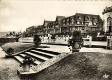 CPM Deauville Plage Fleuries de L Hotel Normandy