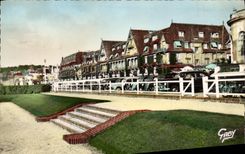 CPM Deauville Plage Fleuries Le Normandy L Hotel 