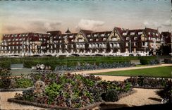 CPM Deauville Plage Fleuries Le Normandy L Hotel 