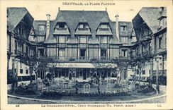 CPA Deauville La Plage Fleurie Normandy Hotel Cour normande