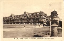 CPA Deauville Vue Sur le Normandy Hotel